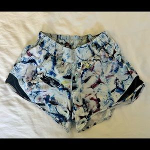 Lululemon Hotty Hot Low-Rise Lined Short 4"